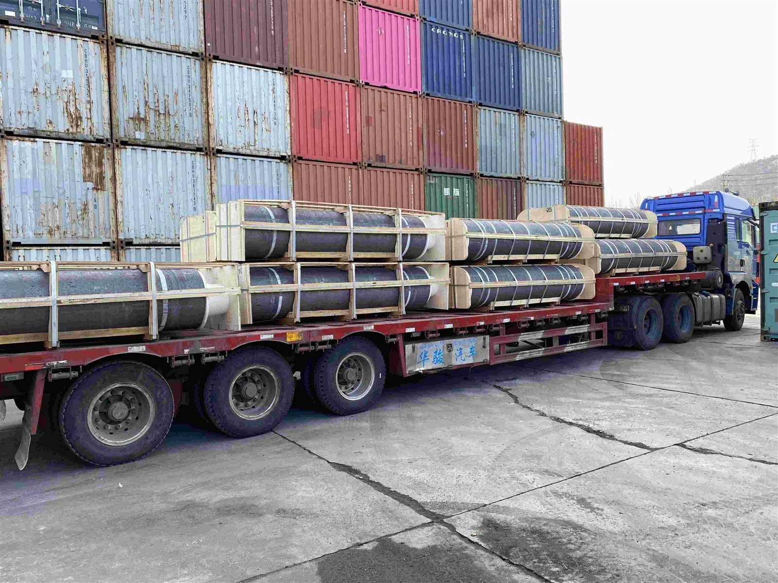 Dia 750mm of graphite electrodes Dia 750mm of graphite electrodes